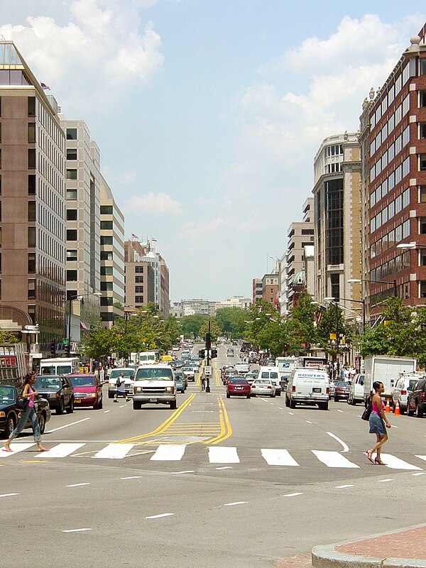 Connecticut Avenue, looking north, from Farragut Square