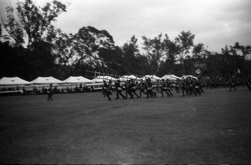 File:Contest of climbing ladders of the Taihoku Fire Department in new year of 1940.jpg