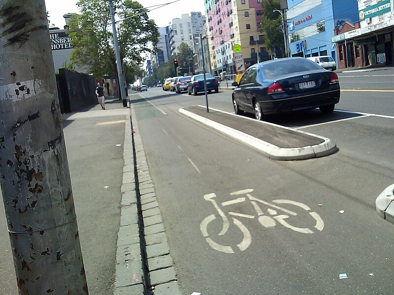 File:Copenhagen Style Bike Lane 2.jpg