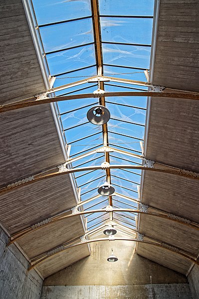 File:Copped Hall rackets court ceiling, Epping, Essex, England.jpg