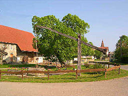 Croix-90-village. 
 JPG