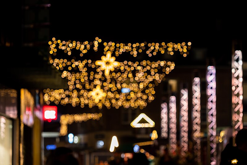File:Dülmen, Marktstraße, Weihnachtsbeleuchtung -- 2021 -- 9269.jpg