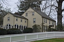 Stephen Tyng Mather Home in Darien. Dieses Haus geht im Kern auf das Jahr 1778 zurück und diente später als Residenz des Industriellen und Naturschützers Stephen Mather, der erster Präsident des National Park Service war.[10] Im November 1963 erhielt das Gebäude als erstes Denkmal im County den Status eines National Historic Landmark zuerkannt.[11]