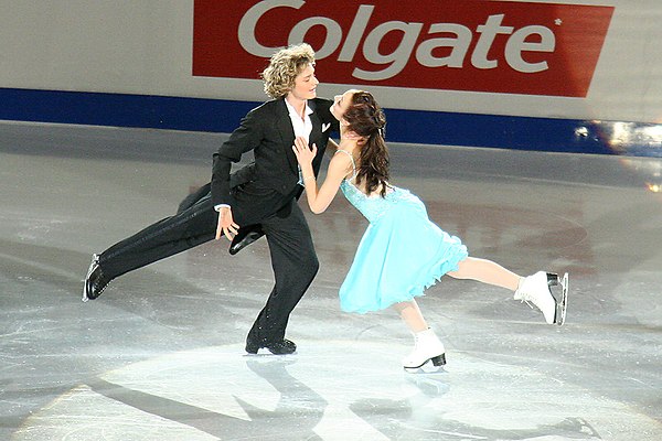 Davis & White perform their Beyond the Sea exhibition at the 2006 Skate Canada International.