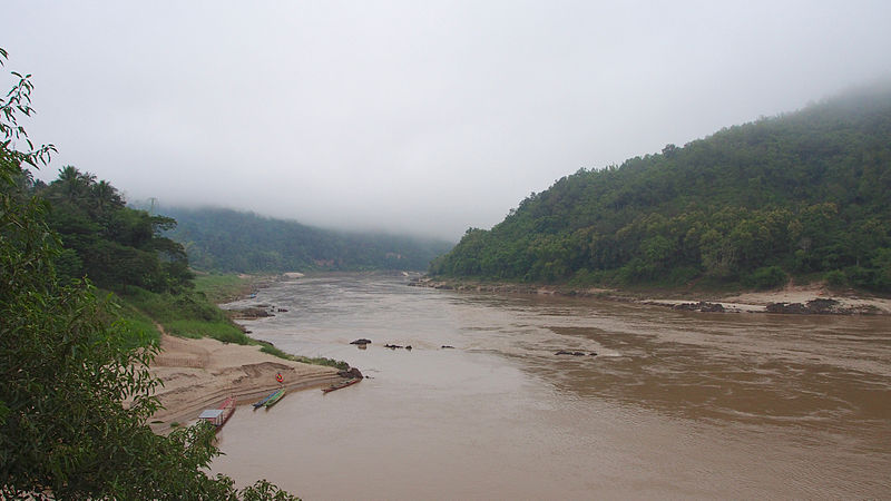 800px-Day_2_From_Pakbeng_to_Huay_Xai,_Lao_and_Thai_border._(12291603085).jpg (800×450)
