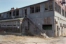 Defoe administration offices 1981 Defoe Shipbuilding abandoned buildings 1981.jpg