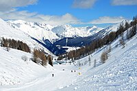 Skipiste in het dal van de Kleine Sint-Bernhardpas aan Italiaanse zijde