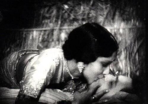 Devika Rani kissing Himanshu Rai in Karma (1933).
