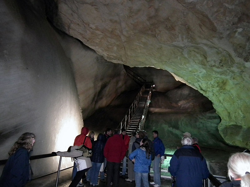 File:Dobšinská Ice Cave, 13.jpg