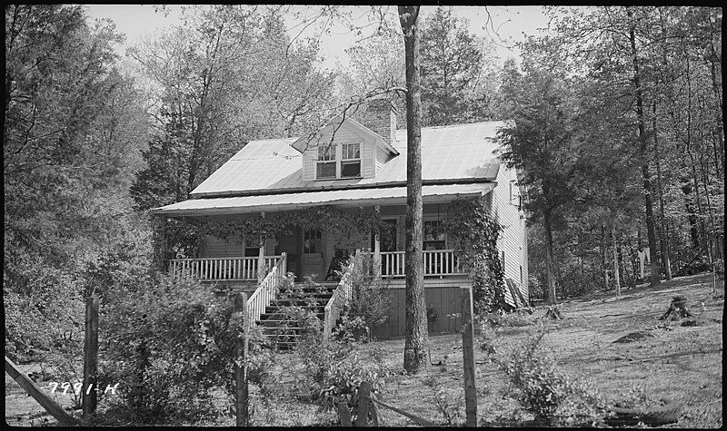 File:Dodson, M. home, Jim Wilson place, Dodson lease - NARA - 280911.jpg