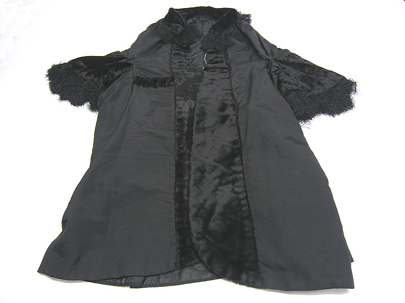 File:Dolman (AM 1970.243-2).jpg