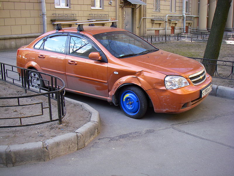 File:Donut tire.JPG