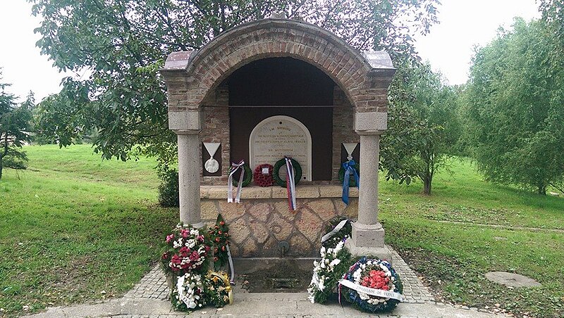 File:Dr Elsie Inglis Memorial, Mladenovac Serbia.jpg