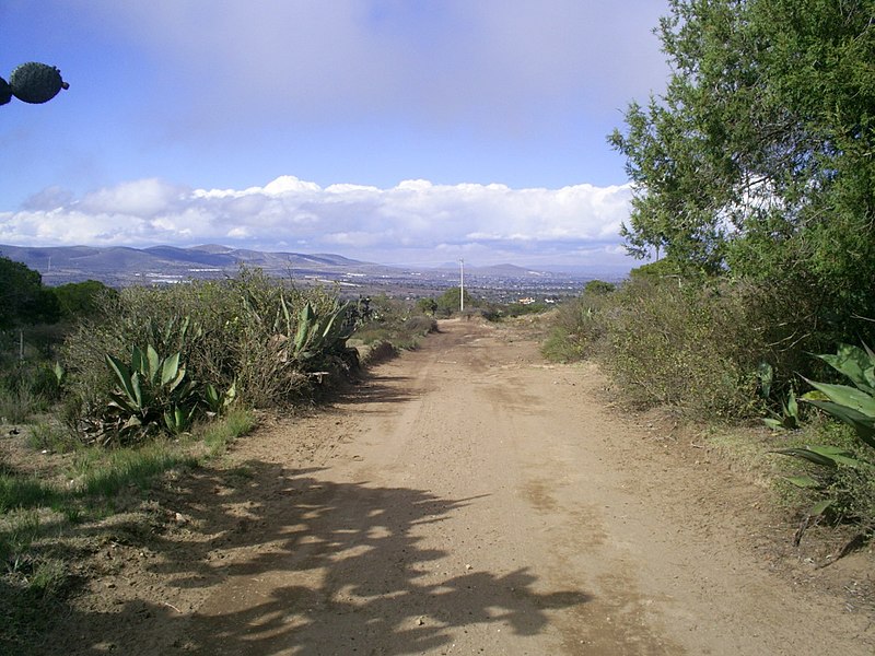 File:EL CARRIL, CAMINO CERRO GORDO-PUENTE COLORADO - panoramio.jpg