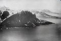 ETH-BIB-Alkhorn mit Ymerhafen und Nordfjord von Süd-Westen aus 600 m Höhe-Spitzbergenflug 1923-LBS MH02-01-0044.tif