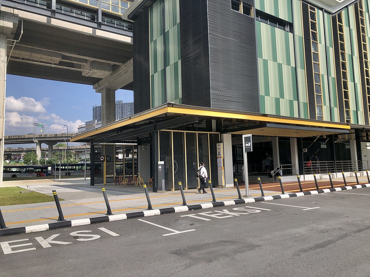 File:Entrance A of MRT Kuchai (230317).jpg - Wikipedia