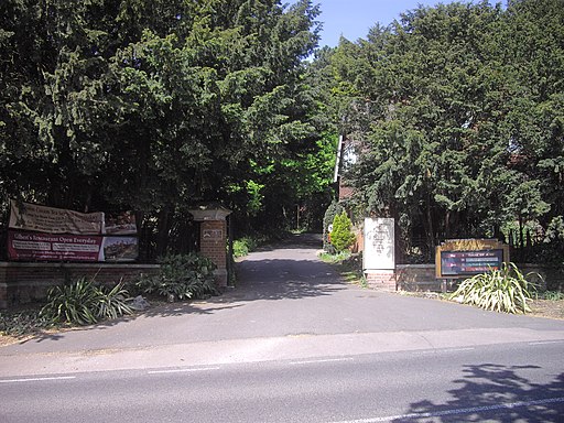 Entrance to Grim's Dyke Hotel, Old Redding - geograph.org.uk - 2388026