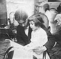 Isabel García Lorca irakasle eta idazlea, Federico nebarekin, 1914