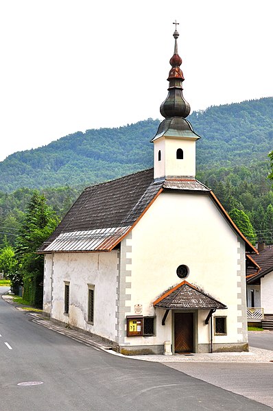 File:Ferlach Unterloibl Pfarrkirche Heilige Dreifaltigkeit 19052011 012.jpg