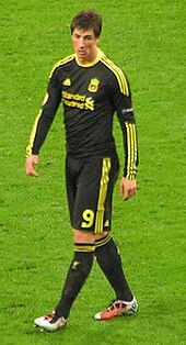 Torres playing for Liverpool in 2010