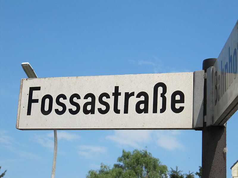 File:Fossastraße, Rheinberg.jpg