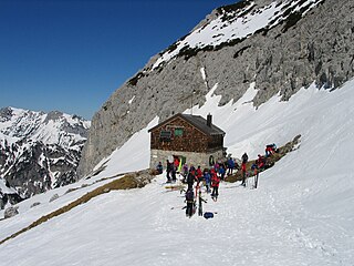 Fritz Pflaum Hut building