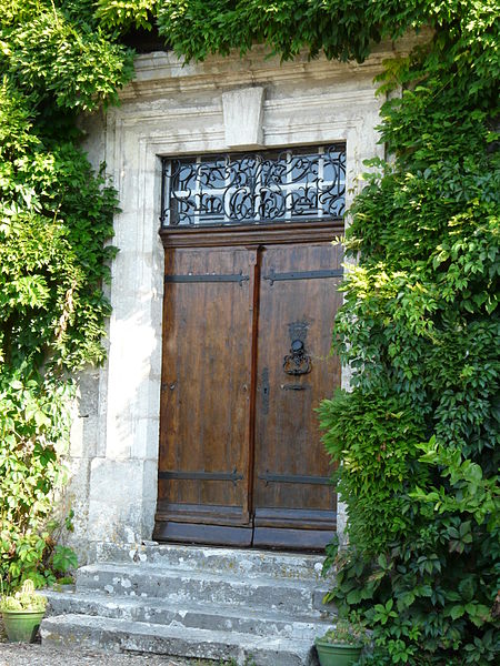 File:Gageac-et-Rouillac château Gageac porte.jpg