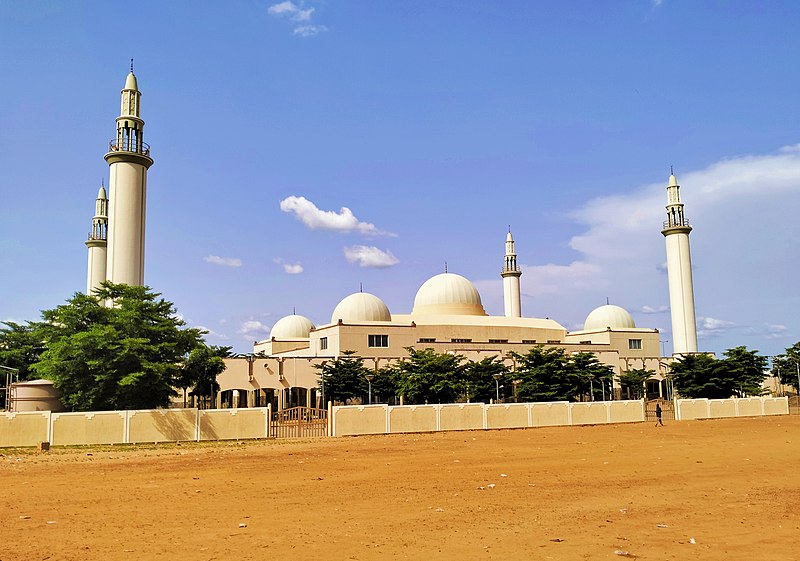 File:Gombe Emirate Central Mosque.jpg