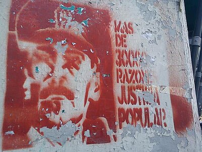 Grafit a Buenos Aires, exigint justícia per a les víctimes de la dictadura cívico-militar de l'Argentina