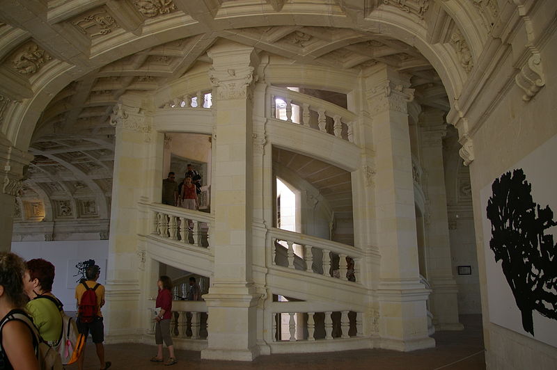 File:Grand escalier à double hélice du château de Chambord.JPG