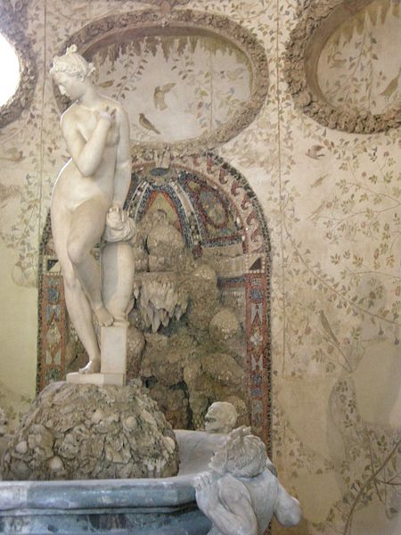 File:Grotta del buontalenti, giambologna, venere 02.JPG