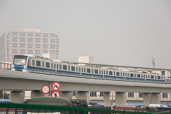 Line 5 train near Tanwei