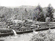 Terraced gardens in 1872 Hampton NHS 04.jpg