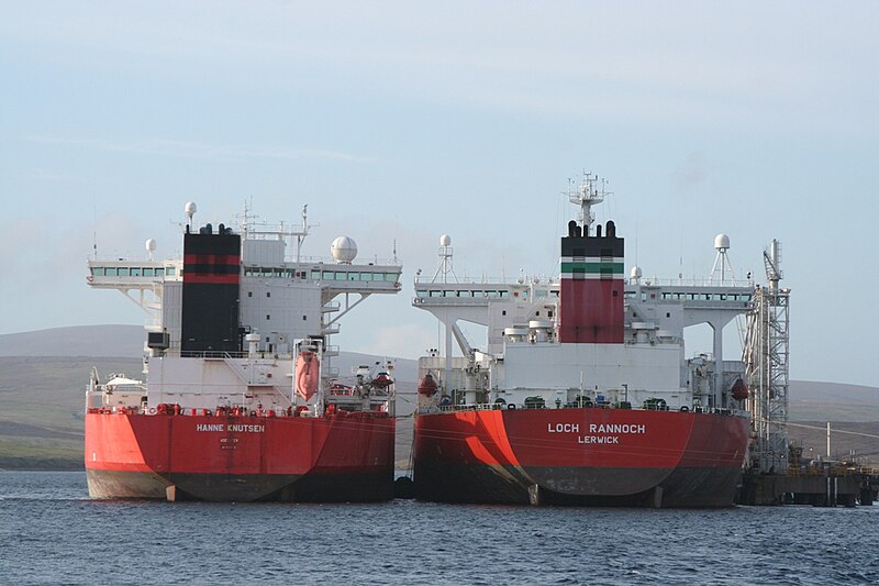 File:Hanne Knutsen and Loch Rannoch alongside at Jetty 4 for ship to ship oil transfer.jpg