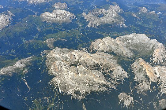 Aerial view, Luftaufnahme der Tofane-Gipfel und der Fanesgruppe in den Dolomiten