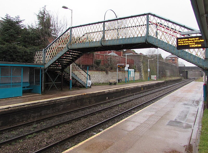 File:Hawarden railway station footbridge, Flintshire - geograph.org.uk - 6141607.jpg
