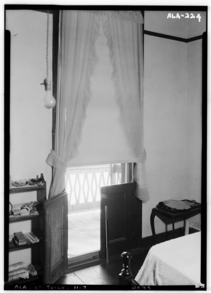File:Historic American Buildings Survey Alex Bush, Photographer, August 13, 1936 WINDOW IN SOUTH WALL OF ROOM OVER HALL - Duffies Tavern, 2800 Twenty-eighth Avenue, Tuscaloosa, HABS ALA,63-TUSLO,11-7.tif