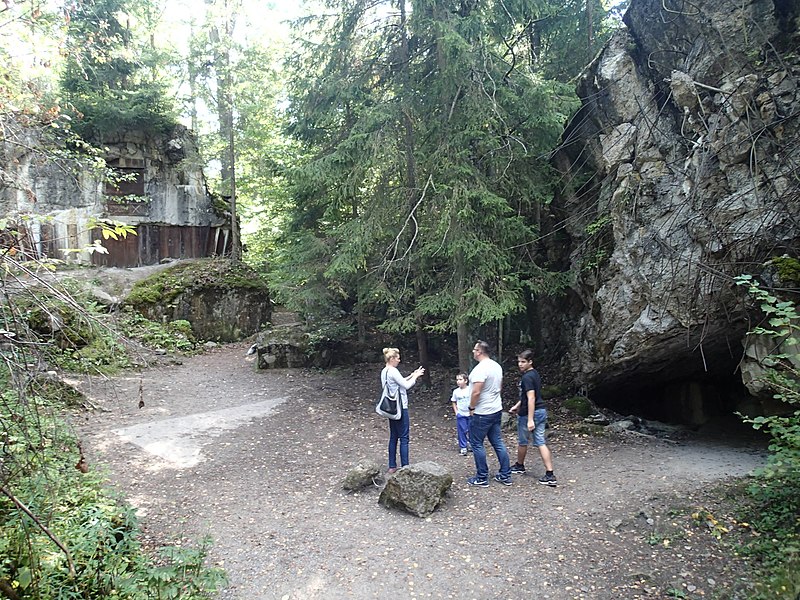 File:Hitlers Wolfs Lair - panoramio.jpg