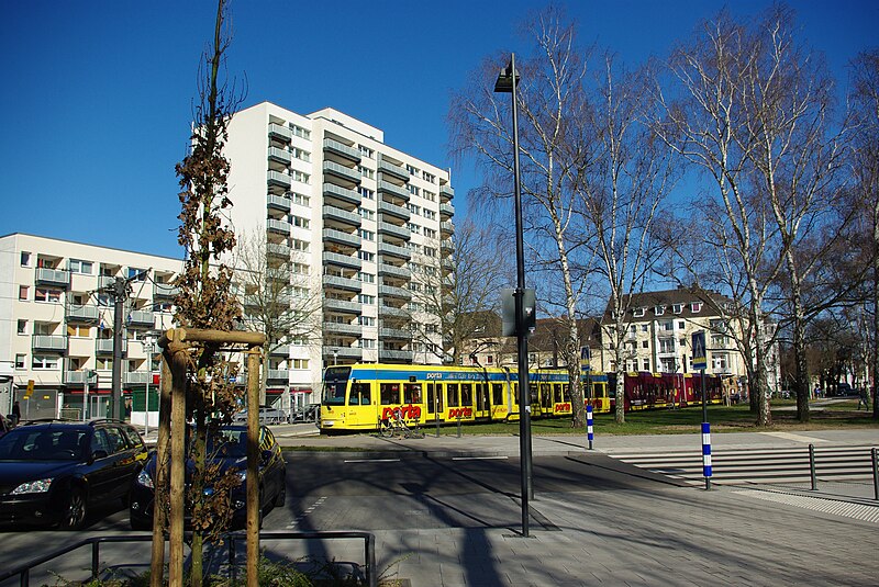 File:Hoeninger Platz, Cologne.JPG