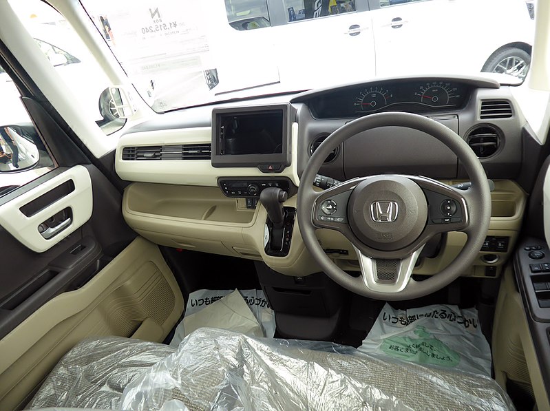 ファイル:Honda N-BOX G・L Honda SENSING (DBA-JF3) interior.jpg