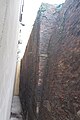 Pozůstatek hradeb za Domini Parkem nedaleko hotelu International (2022)