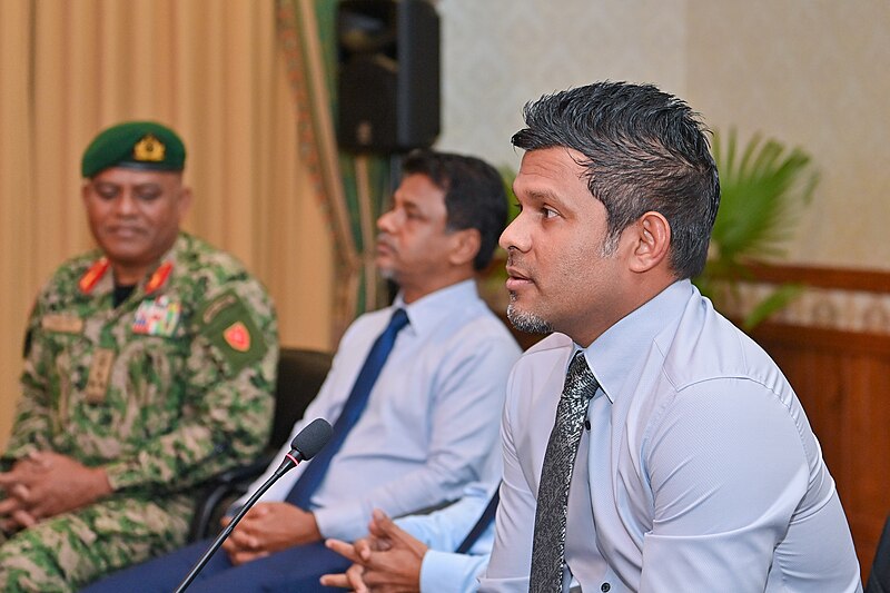 File:Hussain Mohamed Latheef meets with Youth Exchange Programme Cadets (21).jpg