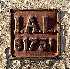 Plăcuță cu IAL (Întreprinderea de Administrare Locativă), ulterior redenumită ICRAL (Întreprinderea de Construcții, Reparații și Administrare Locativă, pe Strada Apolodor