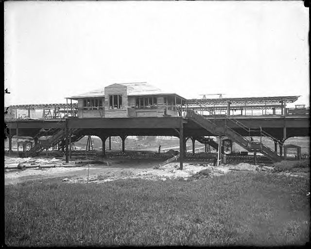 207th Street station under construction in 1906, before development in the surrounding area took shape