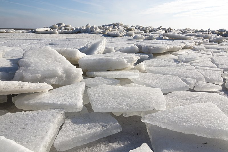 File:Ice hummocks, Frozen Sea of Azov, Russia.jpg