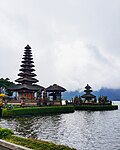 Pura Ulun Danu Beratan menjadi ikon di uang 50.000 rupiah Indonesia