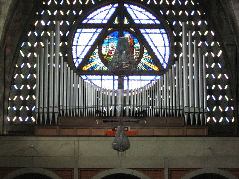 File:Iglesia de San Joaquín-Organo.JPG