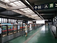 Rongjing Dongjie station platform (July 2020)