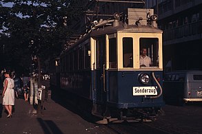 In den Triebwagen der Reihe 220/230 der Wiener Lokalbahnen wurde von 1927 bis 1939 ein kaffeehausartiger Speisewagenbetrieb offeriert