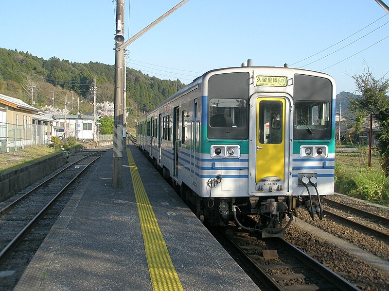 File:JRE-Kiha38-KururiLine at Kazusa-Kameyama Station.JPG